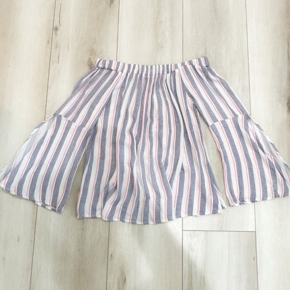 NWT Ariella striped bell sleeve boho off shoulder top ❤️ - Picture 2 of 6